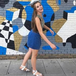 Meet your Posher, Alisa